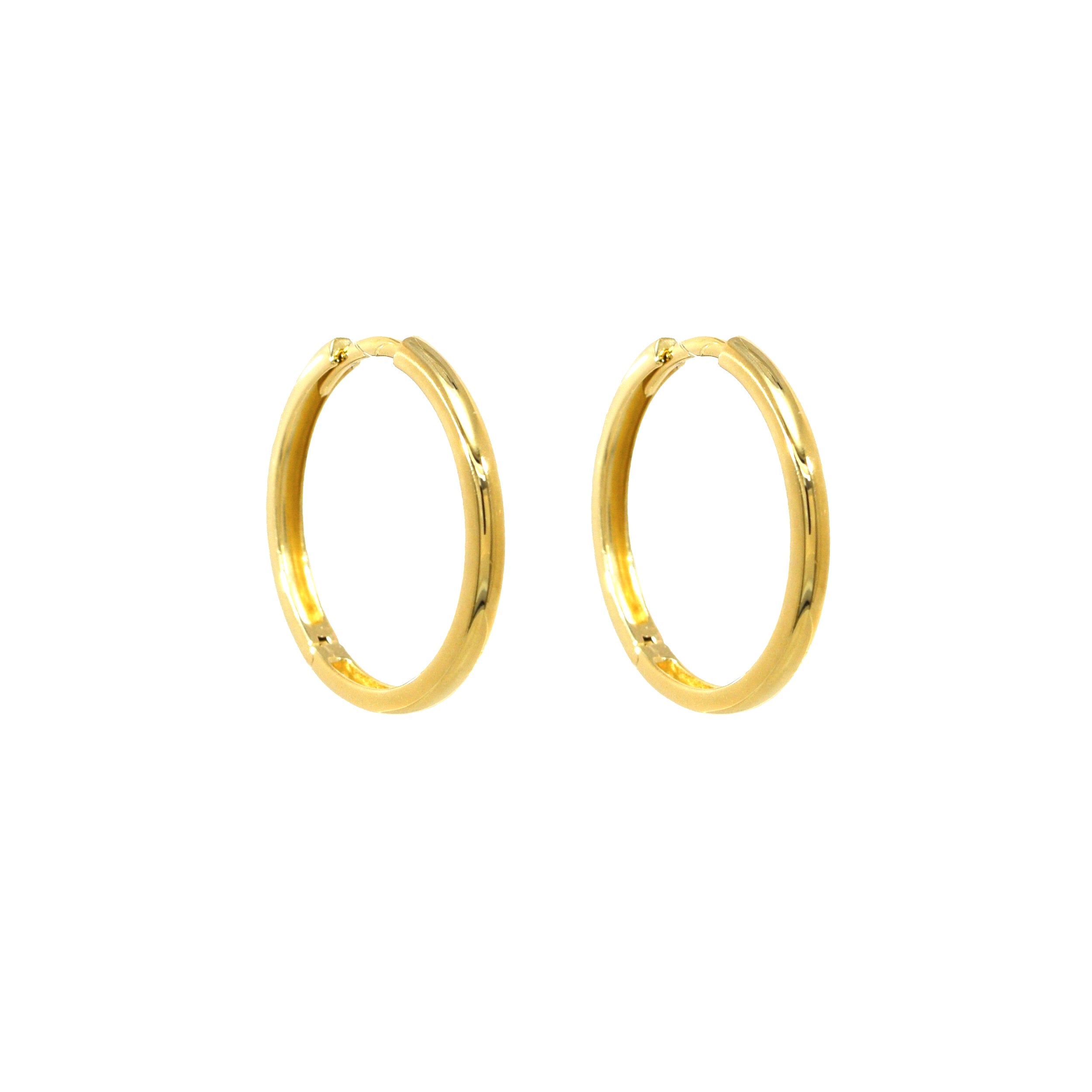 Gold Creolen in schlichter, runder Form mit glänzender Oberfläche

