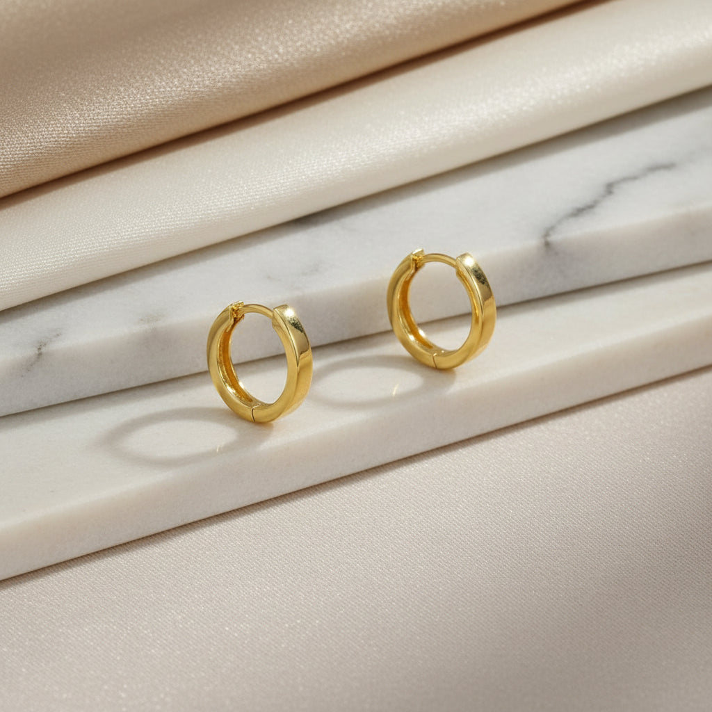 Creolen aus Gelbgold mit abgerundeter, kantiger Form


