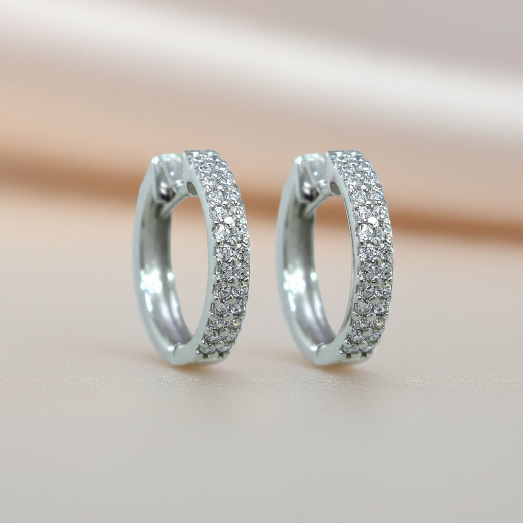 Creolen aus Weißgold mit zwei Reihen weißer Zirkonia in Krappenfassung

