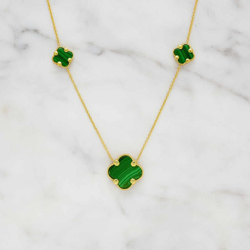 Goldkette mit drei Malachit-Elementen in Vierpassform

