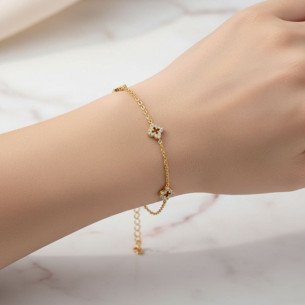 Vergoldetes Kleeblatt-Armband mit Zirkonia