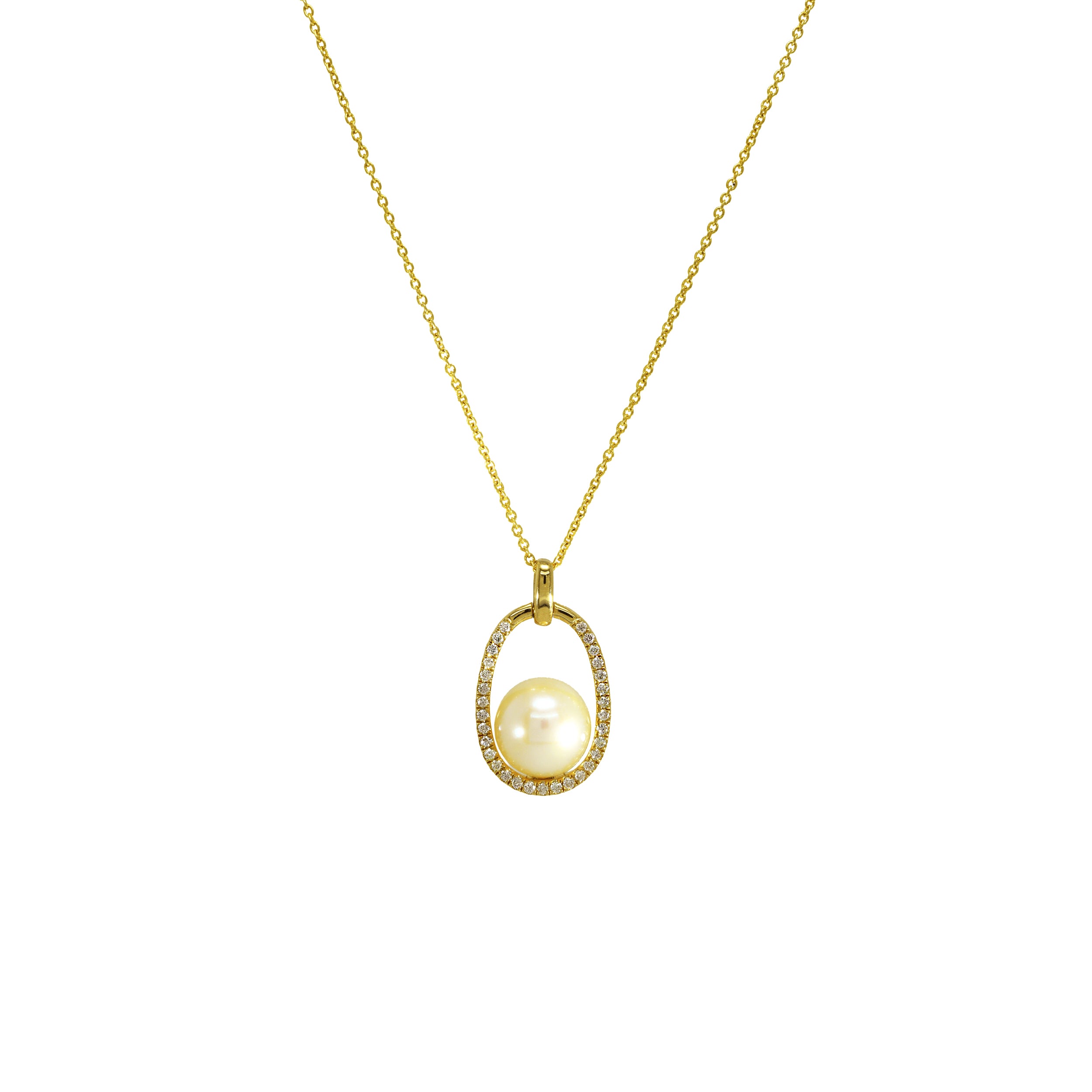 Goldkette mit ovalem Anhänger, besetzt mit einer großen, weißen Perle und einem Rahmen aus Brillanten (0,20 ct), frontal dargestellt.