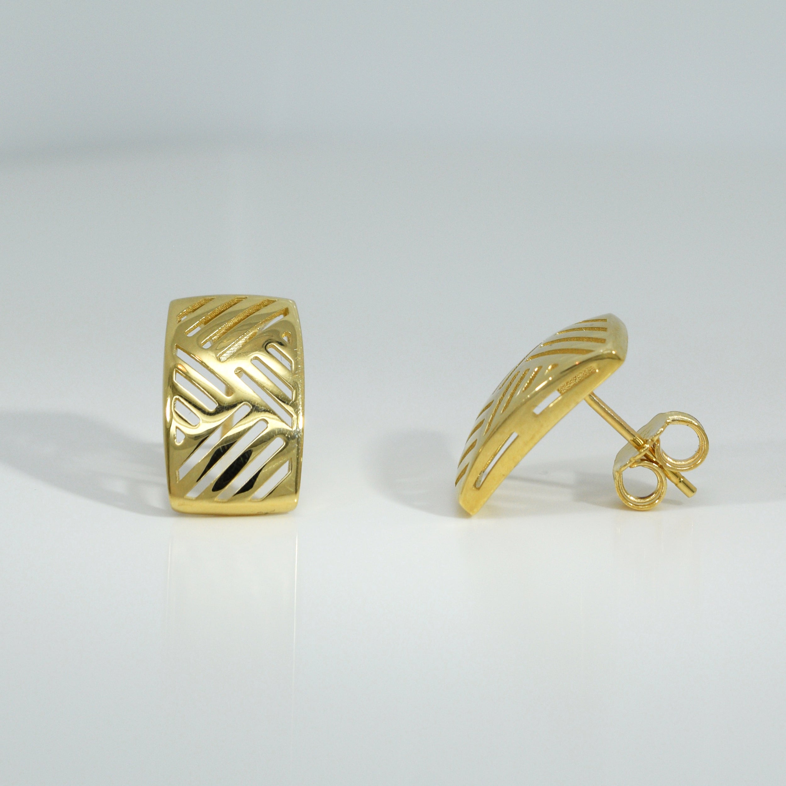 Glatt polierte Gold-Ohrstecker mit geometrischem Muster in rechteckiger Form