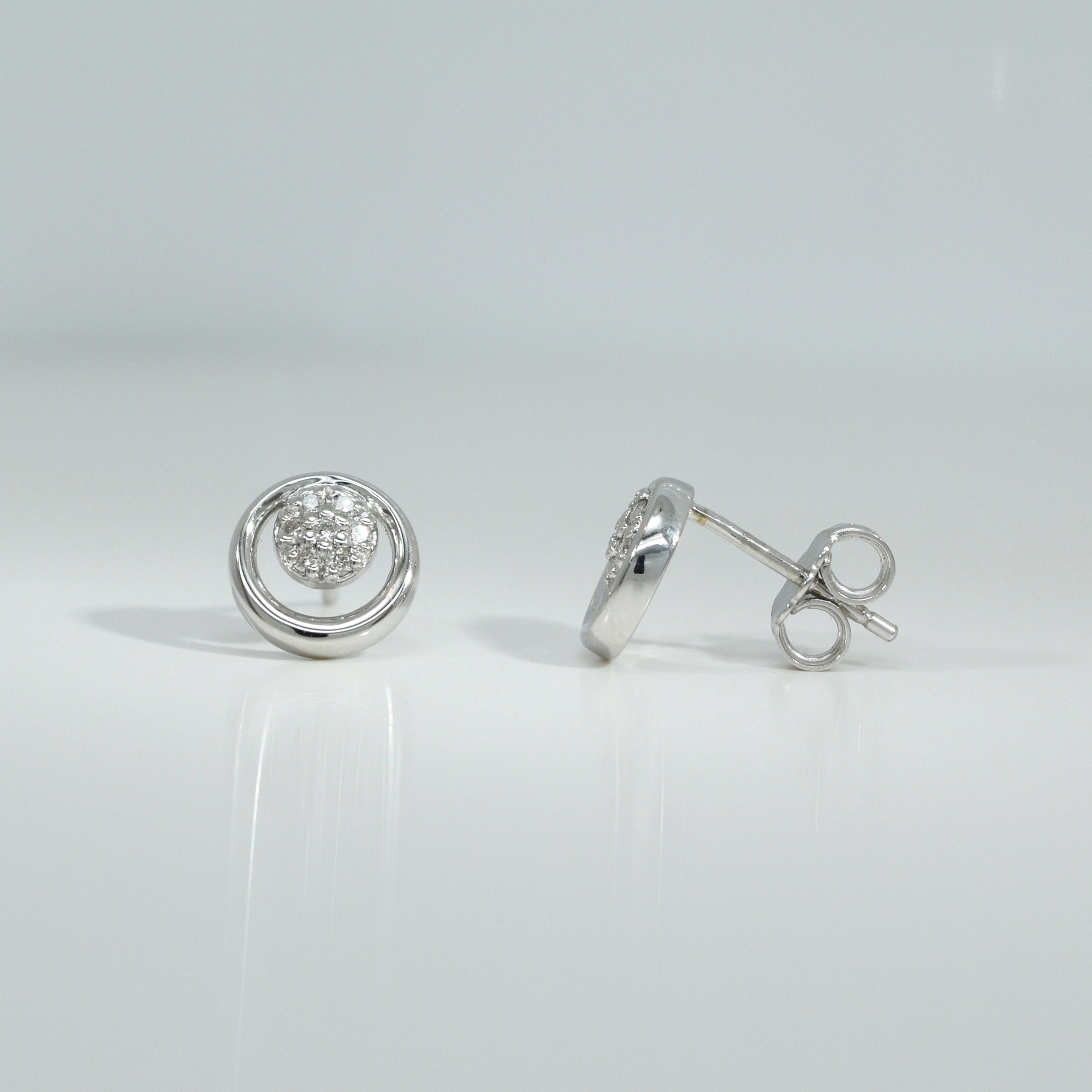 Ohrstecker aus 14 Karat Weissgold mit 0,11 ct Brillanten im Kreisdesign
