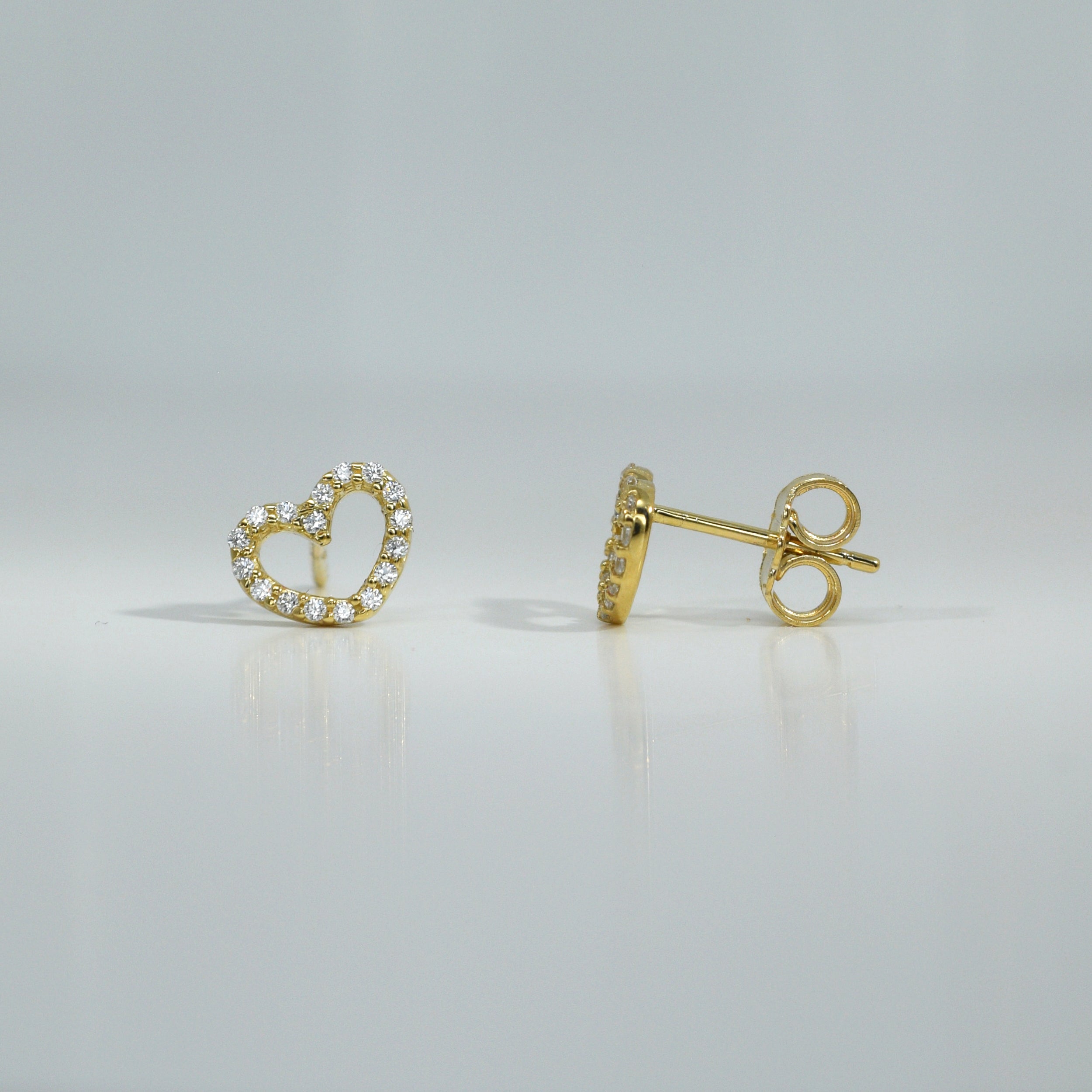 Herzförmige Ohrstecker aus Gelbgold mit Zirkonia

