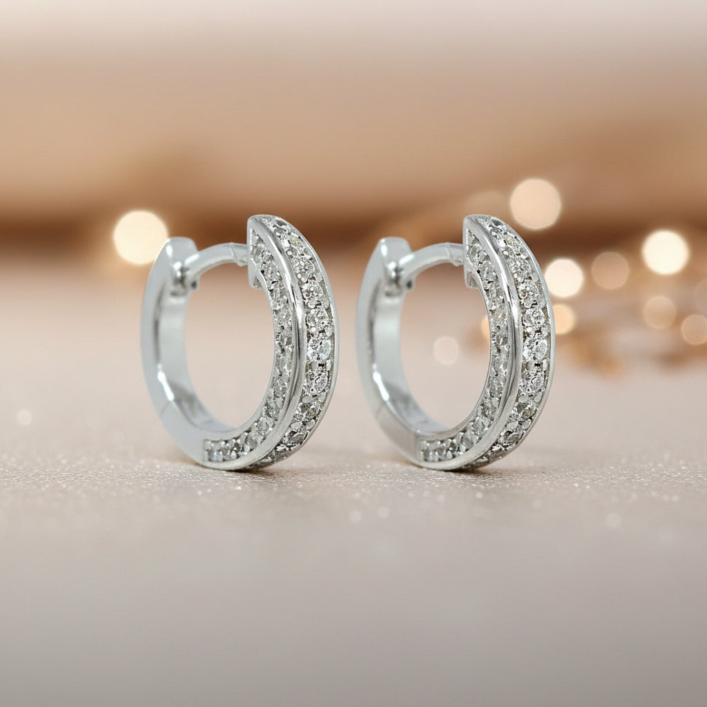 Silberne Creolen mit Zirkonia und doppelt geschwungener Front