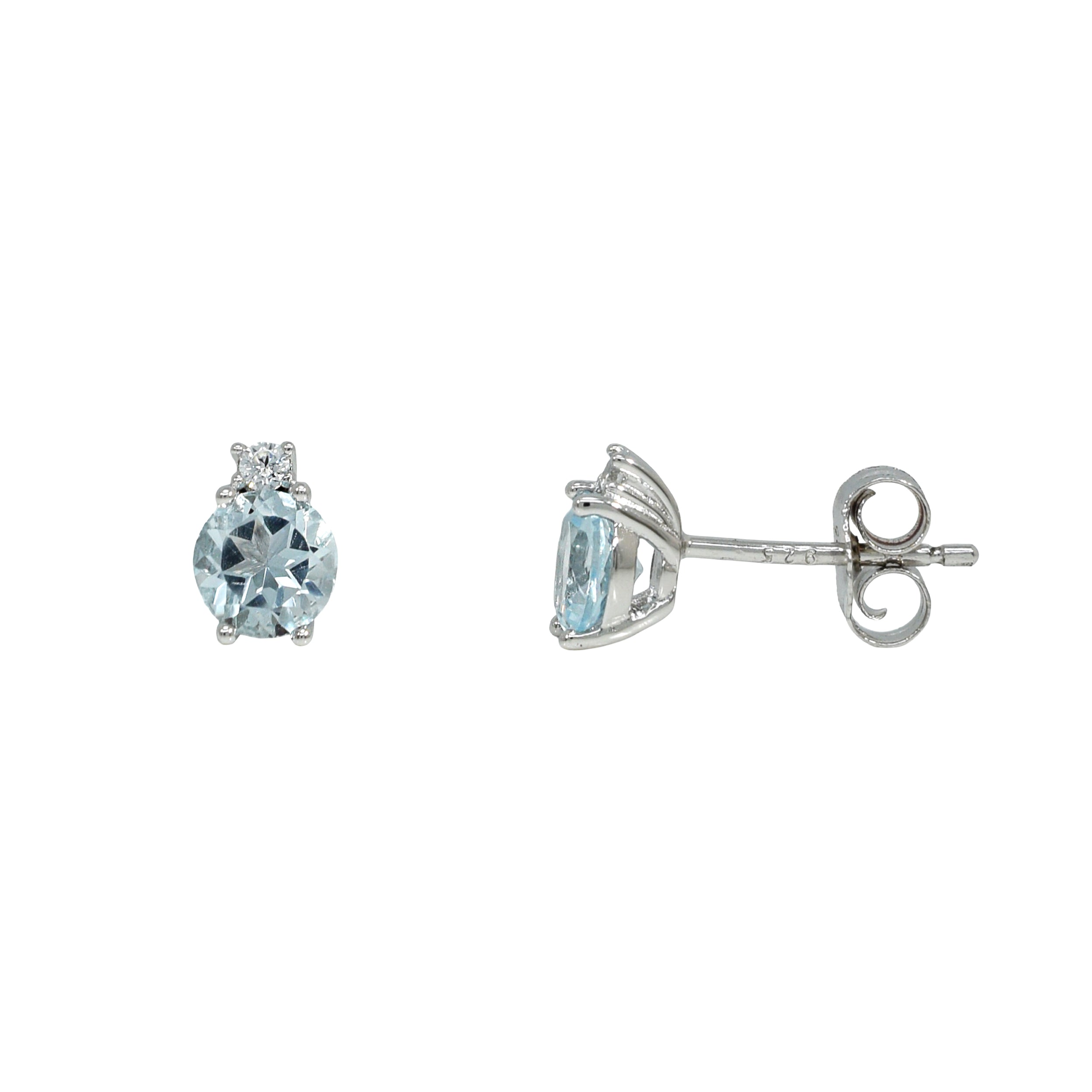 Silberne Ohrstecker mit einem ovalen blauen Topas und einem kleinen Zirkonia-Stein darüber.

