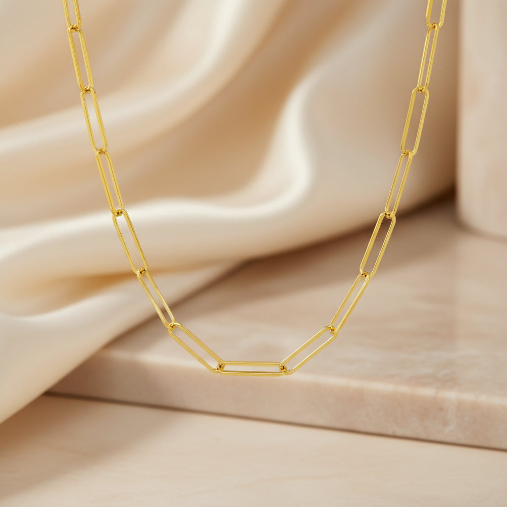 Vergoldete Silberkette mit rechteckigen Gliedern in moderner Gliederstruktur
