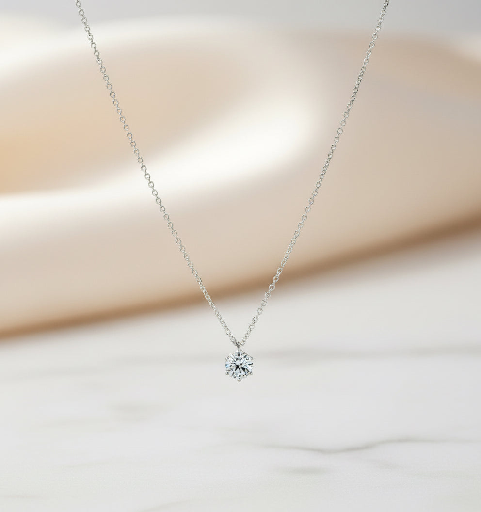 Goldkette Weißgold mit einzelnem Zirkonia-Stein in klassischer 6er-Krappenfassung – Solitär-Design