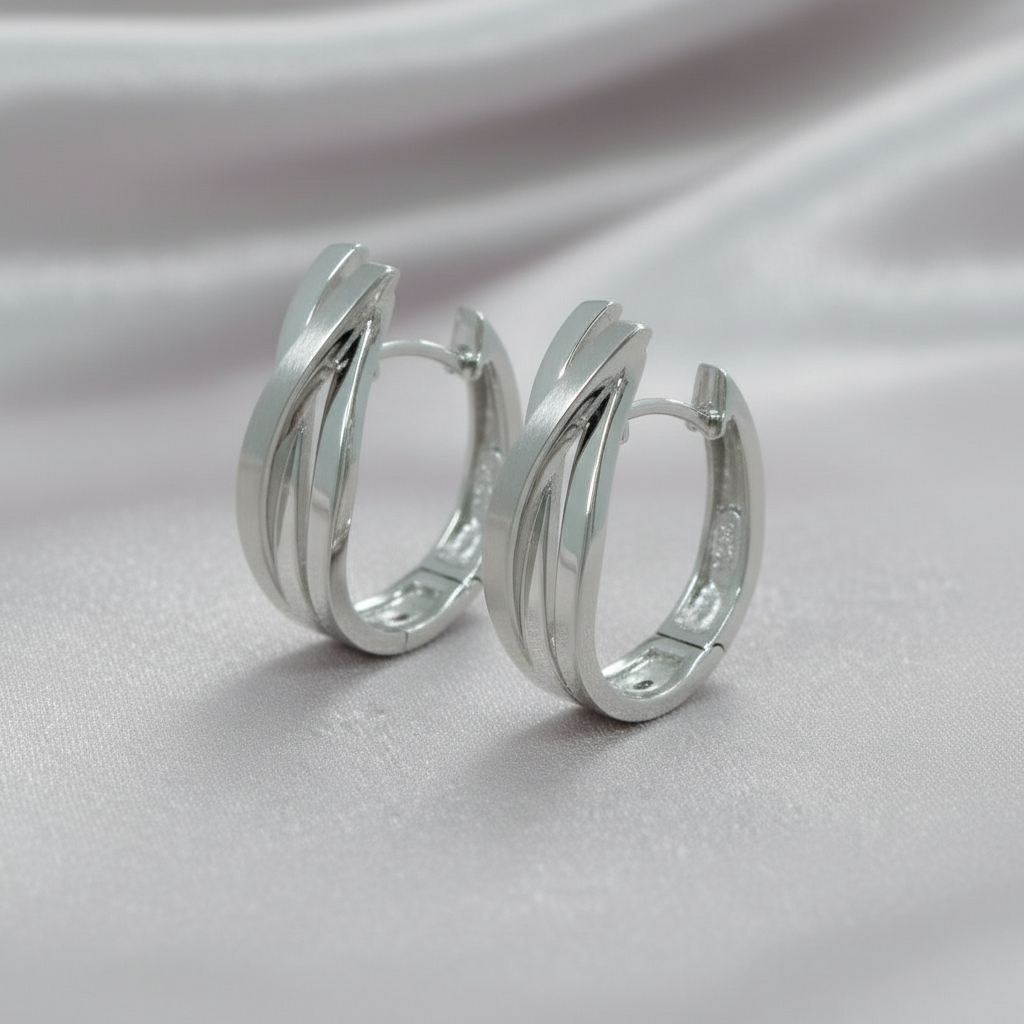 Moderne Silber-Hoop-Creolen Splendido CRSU26 mit zweireihig überlappender Form.