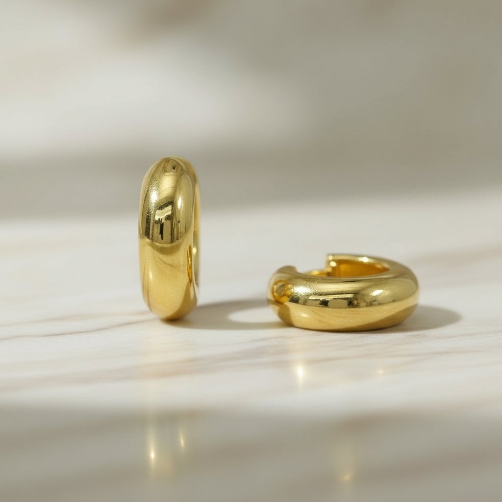 Kompakte chunky Hoop-Creolen Splendido CRSU34 in goldfarbener Optik.