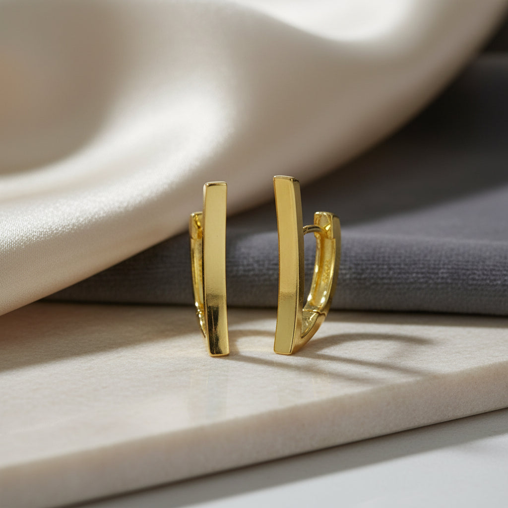 Splendido CRSU37 lange schlanke Creolen aus vergoldetem 925er Sterling Silber mit glatter Oberfläche.

