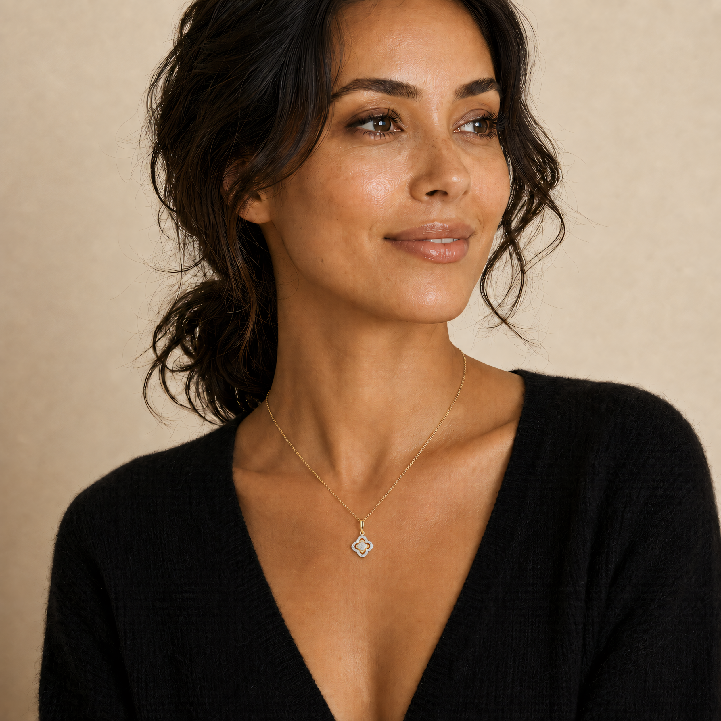 Collier van 585 geelgoud met hanger en diamant 0,08 ct